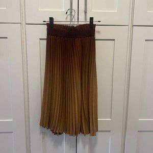 Aritzia babaton pleated skirt with gradiated colors